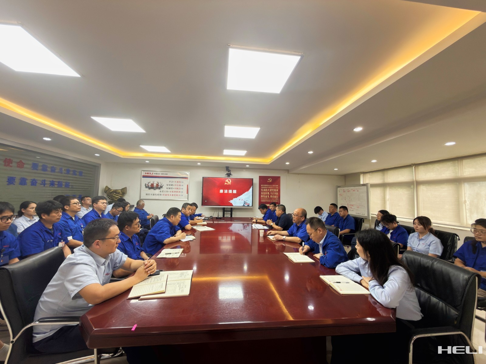 节前清廉警示教育会现场.jpg