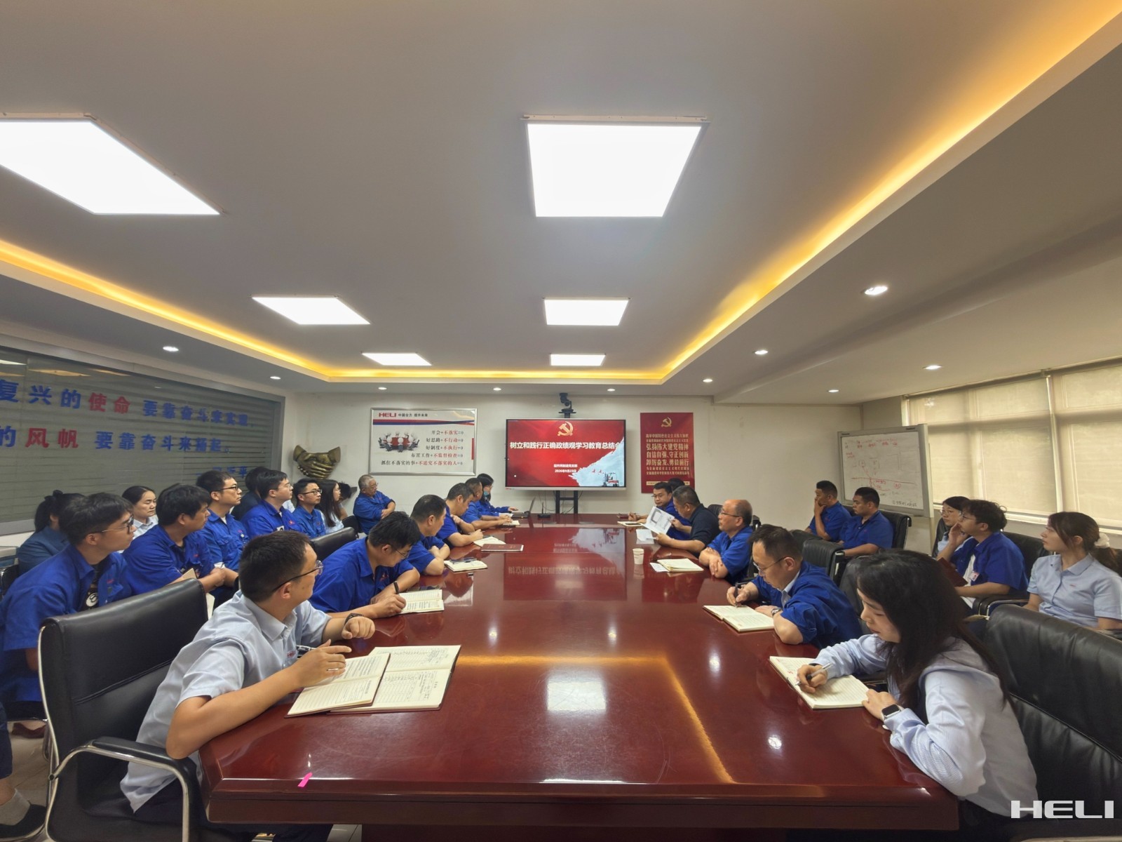 设置和践行正确政绩观进建教育总结会现场.jpg